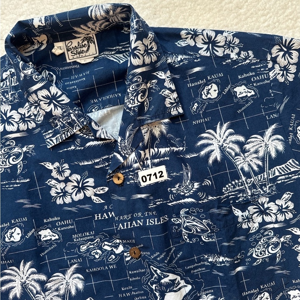 Paradise Style Button Up Navy Hawaiian Isles Shirt Men’s XL Short Sleeves Travel